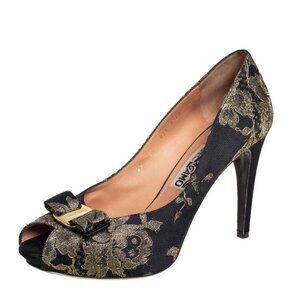 Salvatore Ferragamo Teodora Peep Toe Satin Lace Pumps Size 9.5 Black Gold